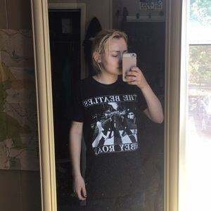 black Beatles graphic tee S